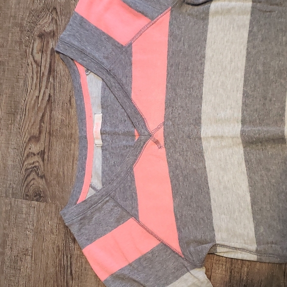 NWOT Garage Long Sleeve V- Neck Sweater sz S - Picture 4 of 4